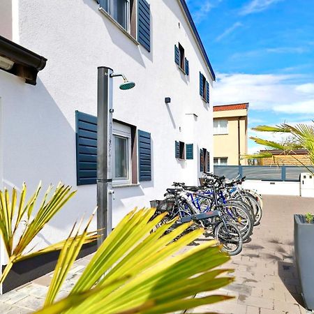 Apartments Rosini, 300M From The Beach With Shared Tavern And Bikes, Нин Екстериор снимка