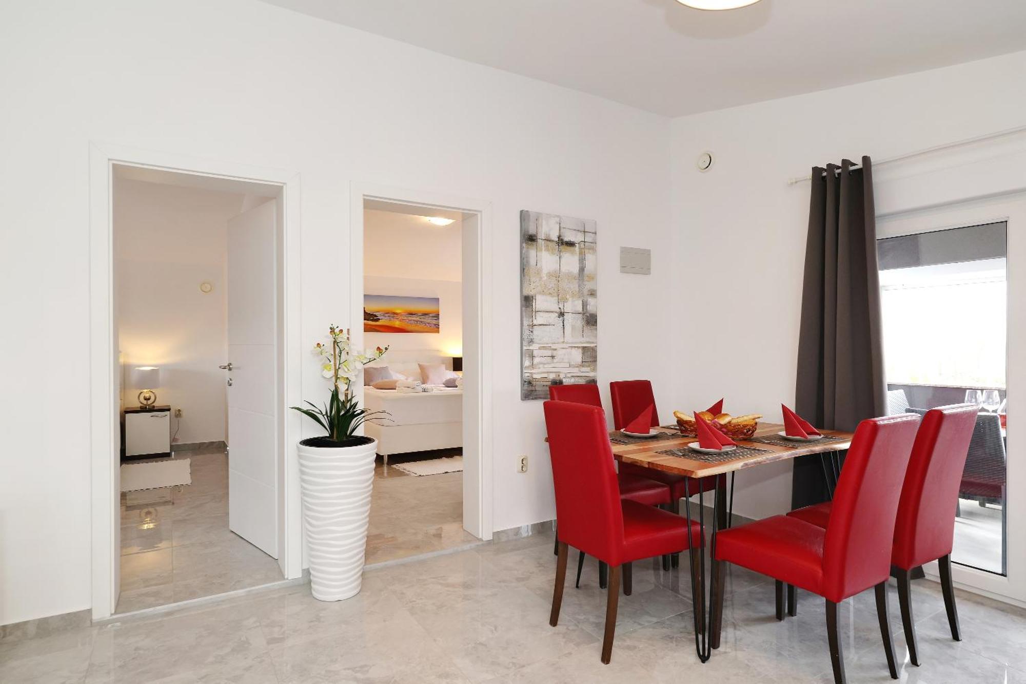 Apartments Rosini, 300M From The Beach With Shared Tavern And Bikes, Нин Екстериор снимка