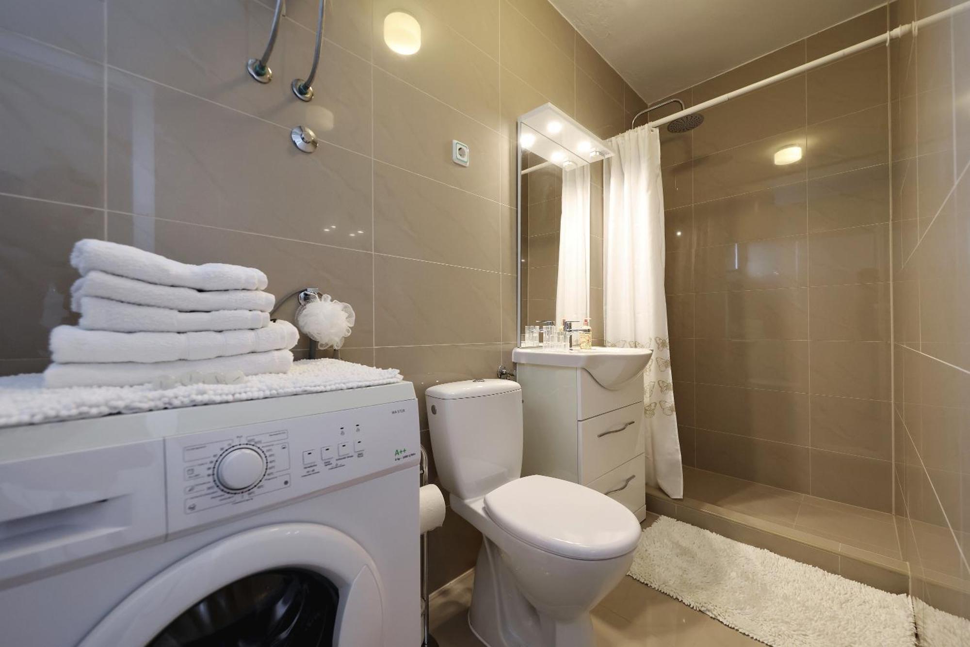 Apartments Rosini, 300M From The Beach With Shared Tavern And Bikes, Нин Екстериор снимка