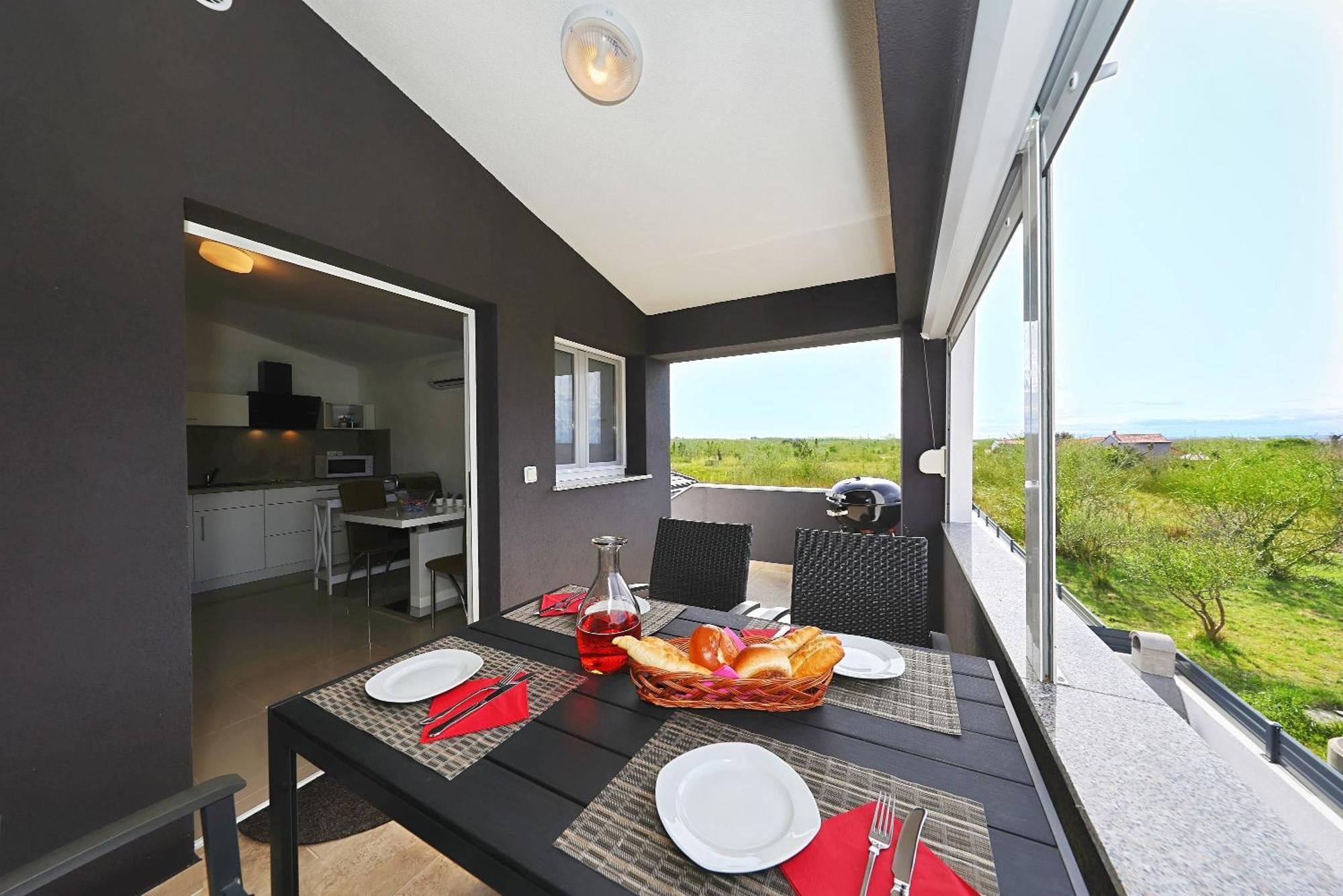 Apartments Rosini, 300M From The Beach With Shared Tavern And Bikes, Нин Екстериор снимка